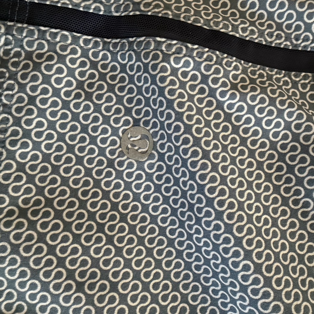 Patterned Gray and Blue Shorts - image 4